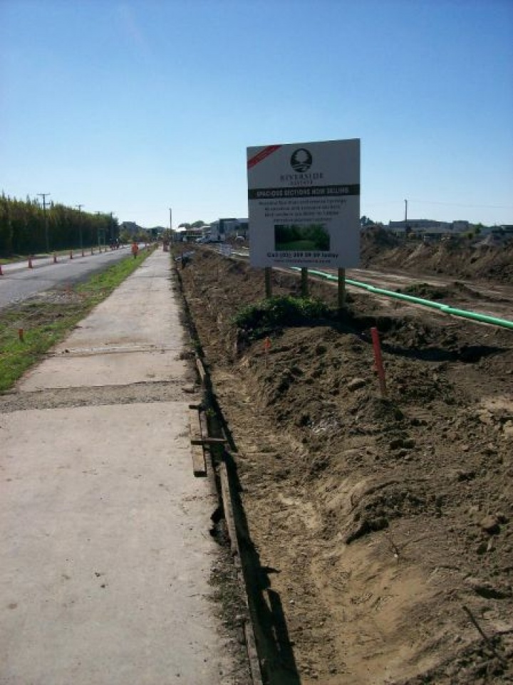 Service Trench along Hussey Road