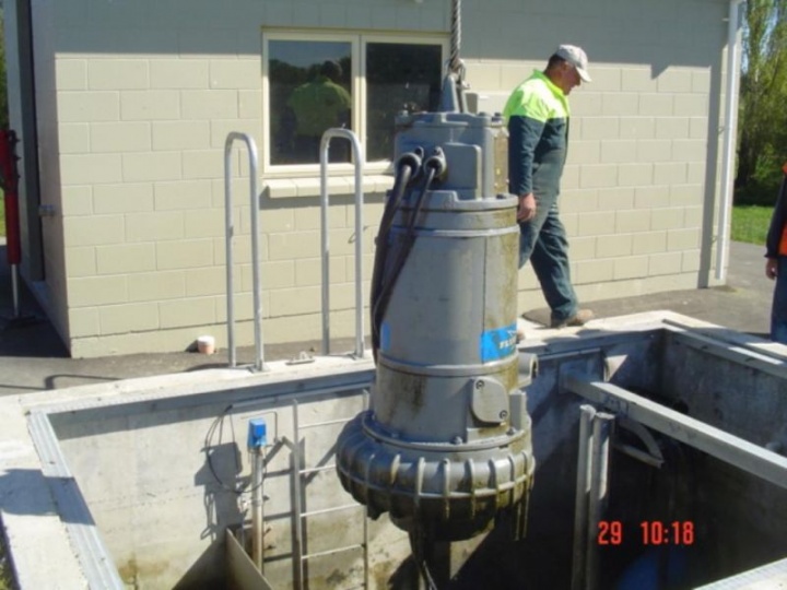 Removing a pump for maintenance